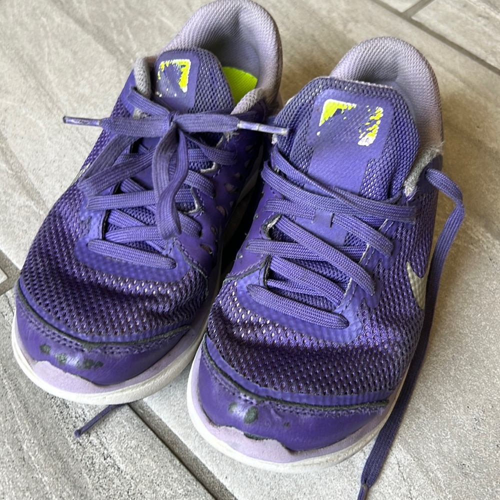 Girls Nike sneakers size 13 C